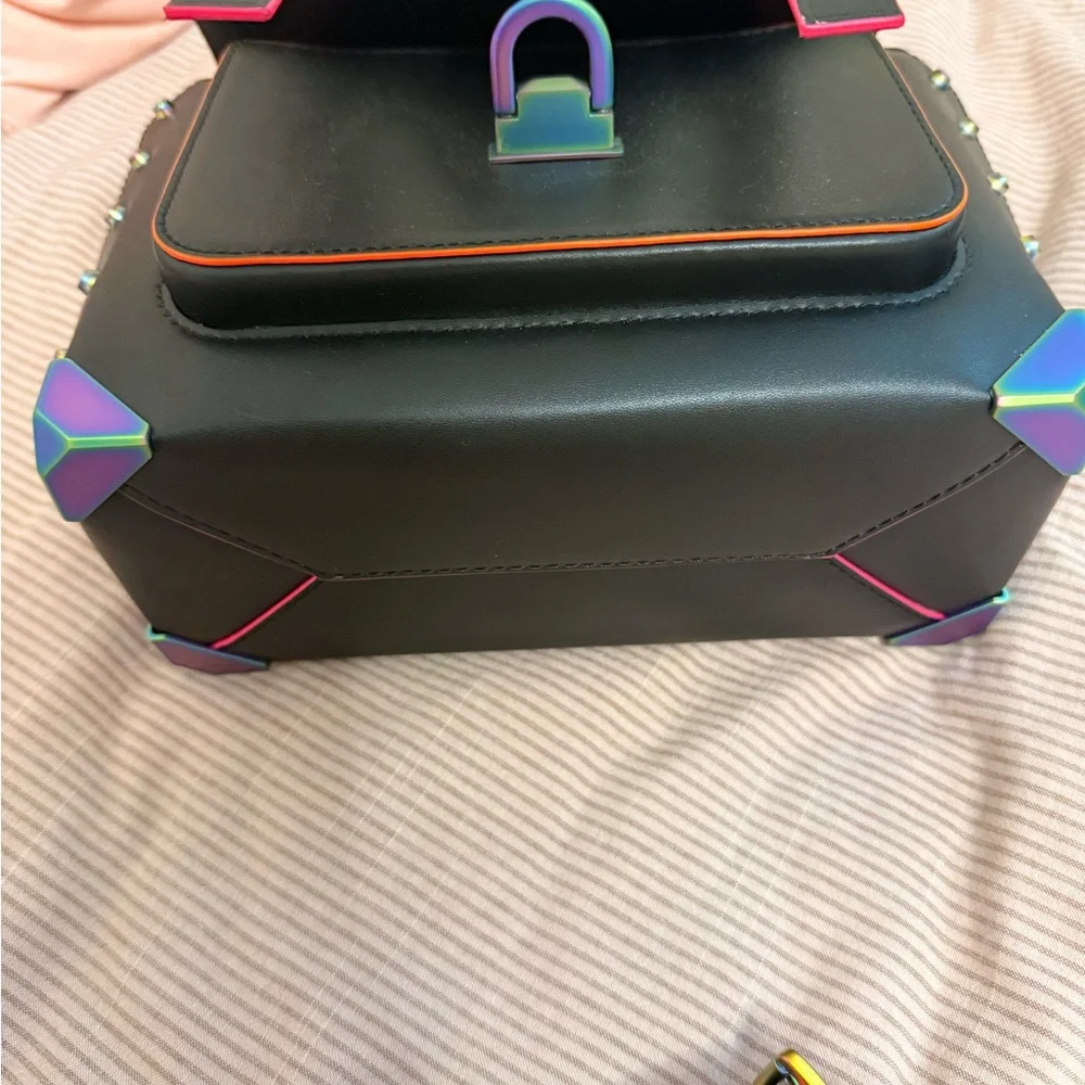 Manhattan Medium Contrast-Trim Leather Satchel - Picture 4 of 5